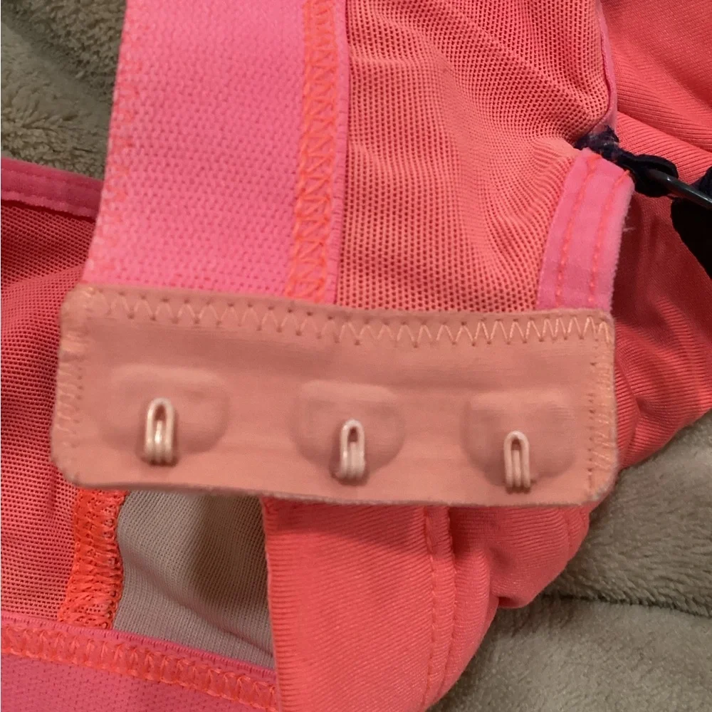 lululemon athletica Ta Ta Tamer II Sports Bra in Coral